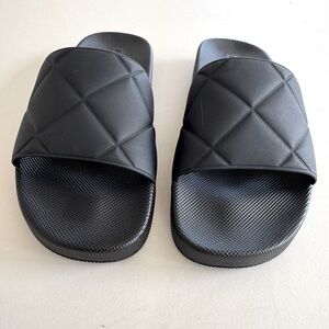Bottega Veneta Black Quilted Sandals